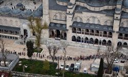 Restorasyonu tamamlanan Sultanahmet Camii'ne ziyaretçi akını