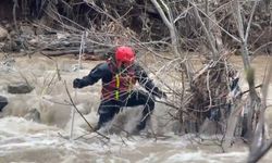 Şemdinli'de dereye düşen çocuğu arama çalışmaları sürüyor