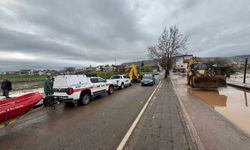 Siirt'te gece yağışı sele dönüştü, ev ve iş yerlerini su bastı