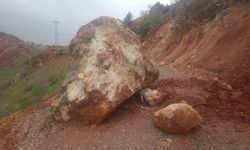 Siirt'te sel ve heyelanlar nedeniyle kapalı olan 70 köy yolu ulaşıma açıldı