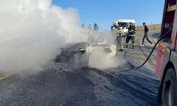 Siirt'te seyir halindeki otomobil alev aldı: 4 kişilik aile son anda kurtuldu