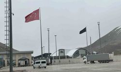 Sınır kapılarında sevkiyatlar koordineli, yolcu geçişleri kontrollü sürdürülüyor