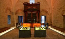 Sultan Abdülhamid Han'ın elleriyle yaptığı kitaplık Beyazıt Yazma Eser Kütüphanesi'nde 142 yıldır korunuyor