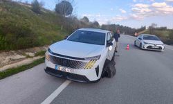 Sürücü karşı şeritten gelen otomobile çarptı: 1 yaralı