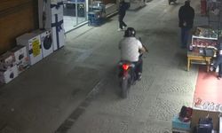 Tarihi çarşıda motosiklet kazası: Yayaya çarpıp kaçtı