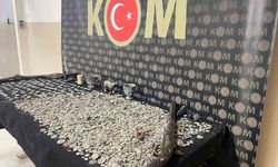 Tarihi eser kaçakçılarına operasyon; binlerce sikke ve onlarca eser ele geçirildi