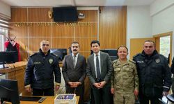 Tatvan Adliyesi'nde polislere sürpriz kutlama