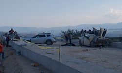 Tır rampaya çarptı, fırlayan mermerler minibüsü parçaladı: 1 ölü, 3 yaralı