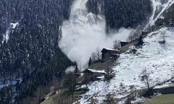Trabzon'daki çığ anı cep telefonu kamerasına yansıdı