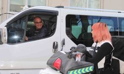 Trafikte karşılaştığı kadın kuryede sanki kaybettiği kızını gördü