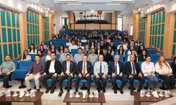 Üniversiteli öğrenciler Denizli OSB Yönetim Kurulu Başkanı Selim Yaymanoğlu ile buluştu