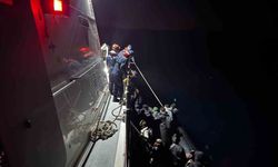 Urla açıklarında lastik botta 21 kaçak göçmen yakalandı