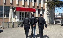 Uyuşturucuyu vites ile teyip arasındaki iç kısımda zulaladı