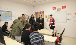 Vali Işın, Geri Gönderme Merkezi'ni inceledi