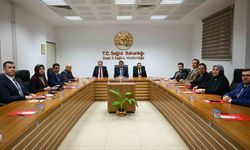 Vali Kartal, il genelinde yürütülen sağlık hizmetleri hakkında bilgi aldı.