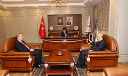 Vali Varol koltuğunu Özgür Kaşıyuğun'a devretti