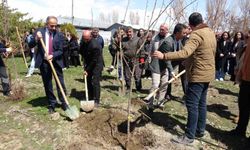 Van'da geleceğin diplomatları toprakla bağ kurdu