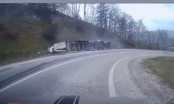 Virajı alamayan tır devrildi, sürücü yaralandı: Kaza anı kamerada