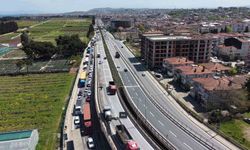 Yalova'da köprülü kavşakta çalışma nedeniyle trafik yoğunluğu