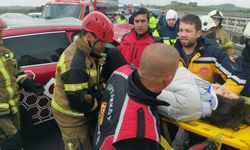 Yalova'da tır otomobille çarpıştı: 4 yaralı