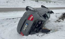 Yozgat'ta otomobil yan yattı: 4 yaralı