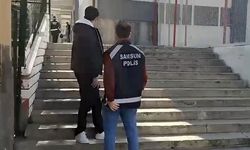 Zamanla yarışan polis kimliğini kaybeden öğrenciyi sınava yetiştirdi
