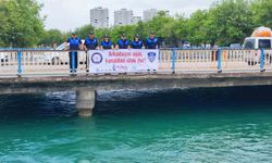 Adana'da polis kağıt oyununa ara verdirip, boğulma bilgilendirmesi yaptı