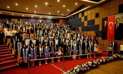 ADÜ İletişim Fakültesi mezunlarını törenle uğurladı