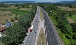 Anadolu Otoyolu Sakarya geçişinde trafik havadan görüntülendi