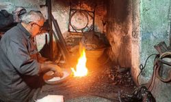 Ateşte tavlanan emek: 45 yıldır kalaycılığı yaşatıyor