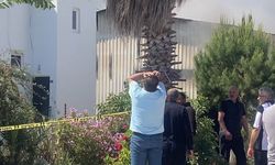 Ayakta durmakta güçlük çekti, deposunun yanışını gözyaşlarıyla izledi