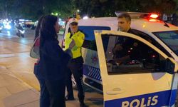 Bankamatikte unutulan parayı görüp polise teslim etti