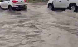 Başkentte sağanak etkili oldu, yollar göle döndü