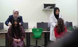 Bayburt'ta meslek öğrenen eller küçük öğrenciler için makas tuttu