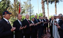 Bayram arifesinde şehitlik ziyaret edildi
