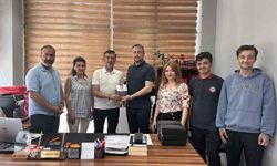 Bergama'da Türkçe isimli iş yerlerine teşekkür plaketi