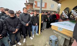 Bıçaklanarak öldürülen genç toprağa verildi