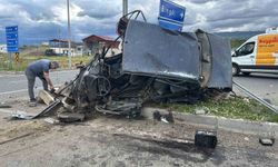 Bingöl'de hayvan yüklü kamyon otomobillere çaptı: 1'i ağır 2 yaralı