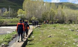 Bingöl'de kayıp emekli öğretmeni 229 personel arıyor