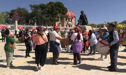 Binlerce turist Edirne'ye akın etti, Selimiye Meydanı doldu taştı: Esnaf bayram etti