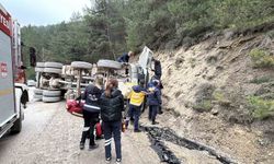 Bolu'da virajı alamayan hafriyat kamyonu devrildi: 1 ölü