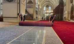Bursa Ulucami'de halı yenileme çalışmaları başladı