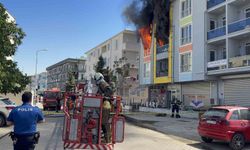 Çanakkale'de 4 katlı binada can pazarı: Alev ve dumanlar arasında kalan kadın sağ salim kurtarıldı