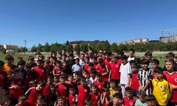 Cengiz Ünder, memleketi Balıkesir'de genç sporcularla buluştu