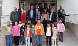 Çermikli iş adamından öğrencilere kırtasiye yardımı