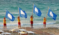 Çeşme'de 13 plaj ve 2 marinada Mavi Bayrak dalgalanacak