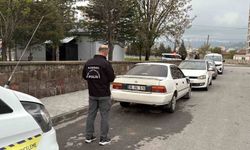 Cinayet şüphelilerinin kaçtıkları otomobil ikametlerinin yakınında bulundu
