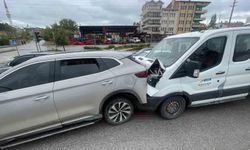 Çorum'da 3 araç çarpıştı: 2 yaralı