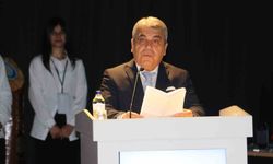 DİSİDER Başkanı Akbaş, mühendislik fakültesinden mezun olan öğrencilere deneyimlerini aktardı