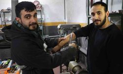 Dünyaca ünlü Sivas bıçağının keskinliğini kol kıllarında test etti